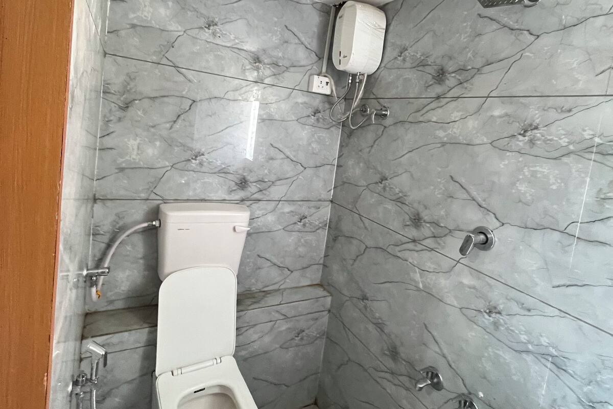 Deluxe Room, City View | Bathroom