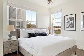 6 bedrooms, desk, iron/ironing board, travel cot