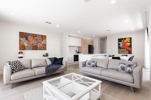 Room - Townhouse on Tod Glenelg North (Glenelg North)