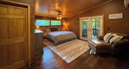 NEW! TC Ranch Therapy - Hot Tub, Sauna, Pool Table