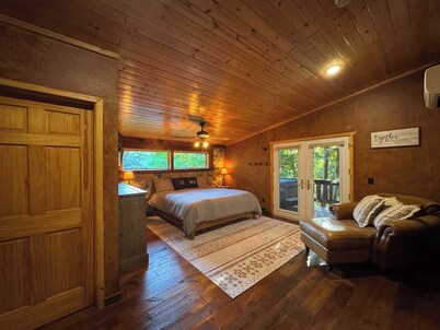 NEW! TC Ranch Therapy - Hot Tub, Sauna, Pool Table