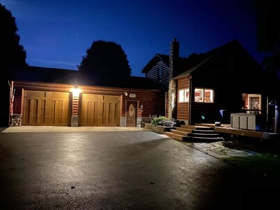 NEW! TC Ranch Therapy - Hot Tub, Sauna, Pool Table