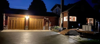 NEW! TC Ranch Therapy - Hot Tub, Sauna, Pool Table