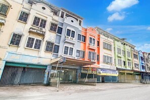 Exterior - Capital O Pusat Kota Pekanbaru Near Mall Living World Formerly Radja Homestay (Tengkerang Barat)