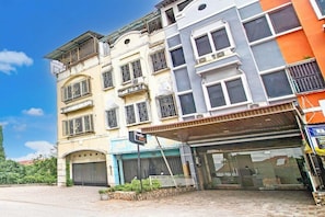Exterior - Capital O Pusat Kota Pekanbaru Near Mall Living World Formerly Radja Homestay (Tengkerang Barat)