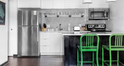 2 Blocks to Broadway | 1BDR King Suite | SoBro
