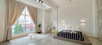 3 BDR shoplot style homestay Yong Peng three rooms.