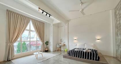 3 BDR shoplot style homestay Yong Peng three rooms.
