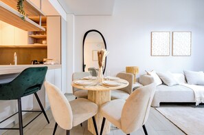 Departamento de lujo, vista a la ciudad | Servicio a la habitación