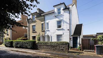 Apartment | 2 bedrooms, Internet