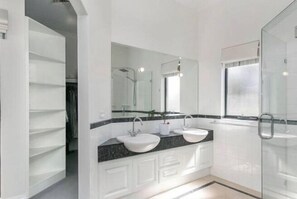 Room - The 183 (Mount Pleasant)