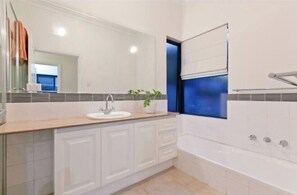 Room - The 183 (Mount Pleasant)