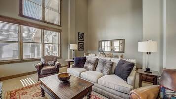 تلفزيون ذكي، مدفأة، مكتب