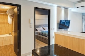 Room - Newly 1BR Apt Cikarang with Pool Gym & Wi-Fi (Bekasi Regency)