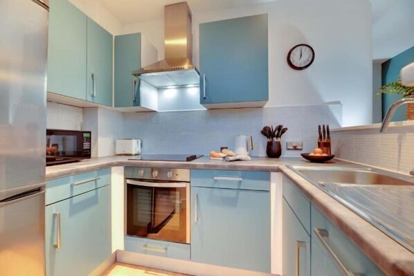 Room - Friarsgate Apartment by Week2Week (Newcastle)