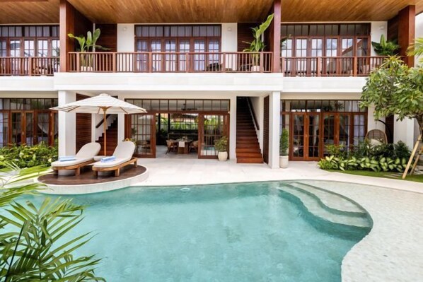 Outdoor pool - Plawa Laguna (Bali)