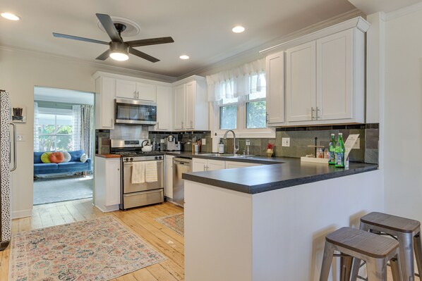 House (3 Bedrooms) | Interior - Classic Forest Park Foursquare < 1 Mi to Blue Line (Forest Park)