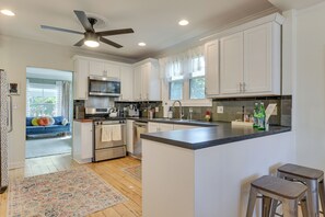 House (3 Bedrooms) | Interior - Classic Forest Park Foursquare < 1 Mi to Blue Line (Forest Park)