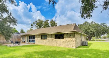 Fish, Golf, Explore: Home 3 Mi to Prien Lake Park!