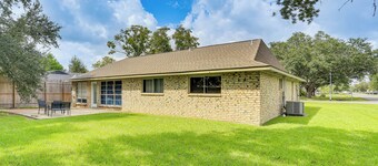 Fish, Golf, Explore: Home 3 Mi to Prien Lake Park!