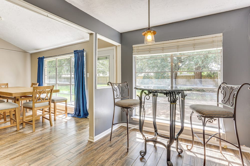 Fish, Golf, Explore: Home 3 Mi to Prien Lake Park! - Lake Charles, LA