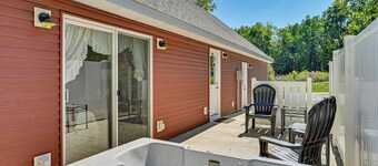 Trails & Fishing Pond: 4 Mi to Downtown