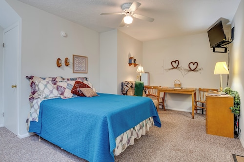 Historic Delphi Studio: Walk to Main St & Creek