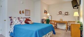 Historic Delphi Studio: Walk to Main St & Creek