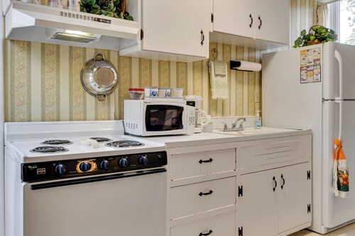 Historic Delphi Studio: Walk to Main St & Creek!