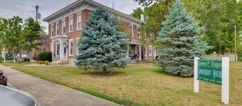 Historic Delphi Studio: Walk to Main St & Creek!