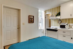 Apartment (0 Bedroom) | Interior