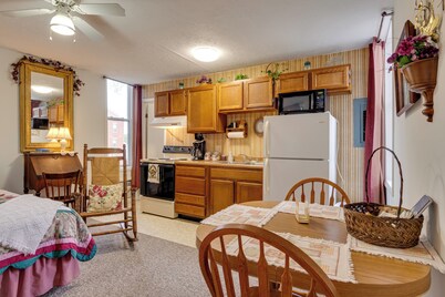 Walkable Dtwn Delphi Studio in Historic Building!