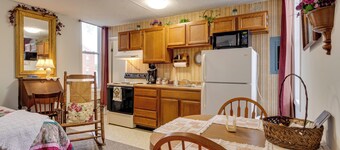 Walkable Dtwn Delphi Studio in Historic Building!