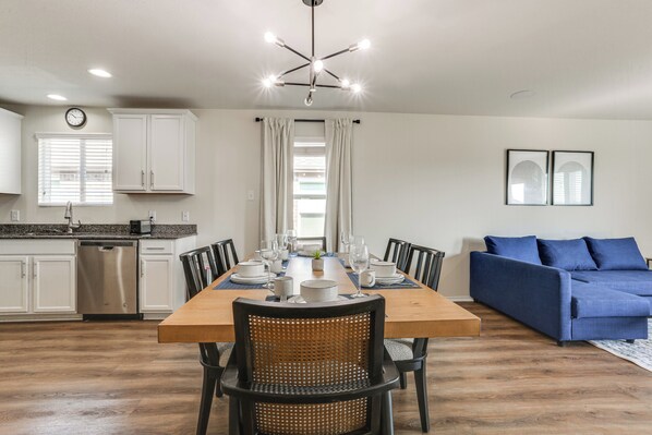 House (4 Bedrooms) | Interior