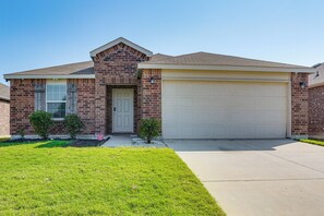 House (4 Bedrooms) | Interior - Modern Home w/ Private Yard & Patio in Little Elm! (Little Elm)