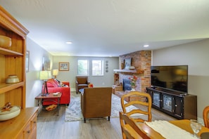 Apartment (2 Bedrooms) | Interior - Central to Everything! Missoula Stay w/ Courtyard (Missoula)