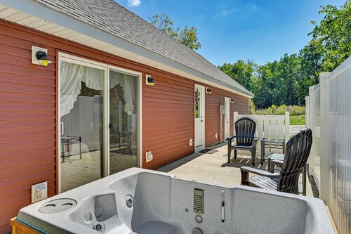 Peaceful Couples Getaway 4 Mi to Delphi!