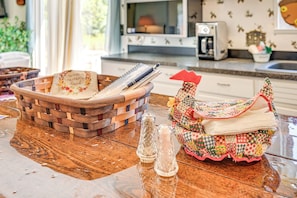 Apartment (1 Bedroom) | Interior - Peaceful Couples Getaway 4 Mi to Delphi! (Delphi)
