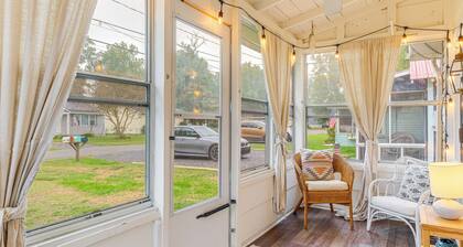 Cozy Cottage Just 2 Blocks From the River!