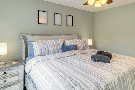 House (2 Bedrooms) | Interior. Mins to Beaches & HCA Hospital: Fort Pierce Home
