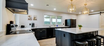 10 Mi to Red River Gorge: Peaceful Rural Getaway!