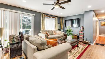 Rumah (3 Bedrooms) | Bagian depan properti