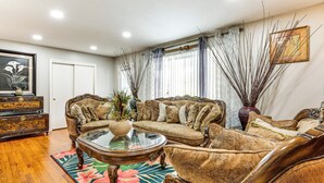 Nhà (3 Bedrooms) | Nội thất