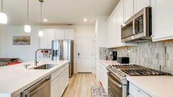 House (4 Bedrooms) | Interior