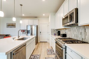 House (4 Bedrooms) | Interior - Modern Family Home in Suburbs of Sacramento! (Roseville)