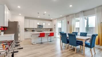 House (4 Bedrooms) | Interior