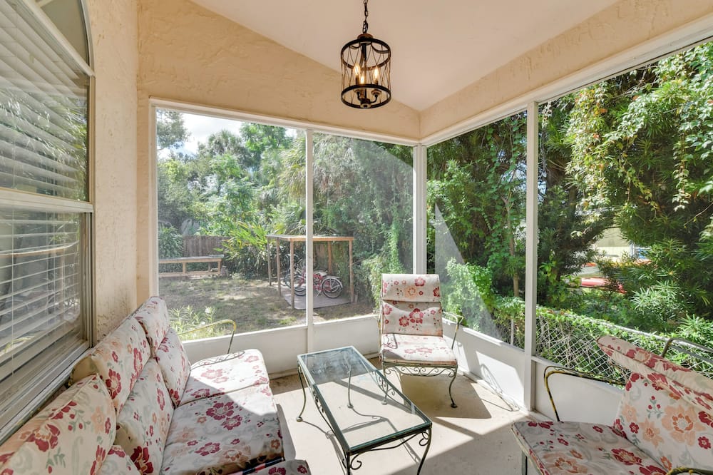 Couples Getaway Near Historic Downtown Venice! - Sarasota County, FL