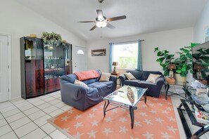 Apartment (1 Bedroom) | Interior - Couples Getaway Near Historic Downtown Venice! (Nokomis)