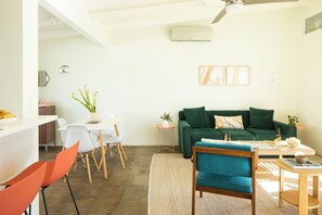 Smart TV, ping pong - Boutique Hotel w/ Pool | The Wesley 1BDR Suite (Palm Springs)