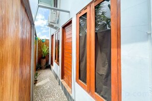 Unclassified image, 5 of 10, button - Winy House (Bali)